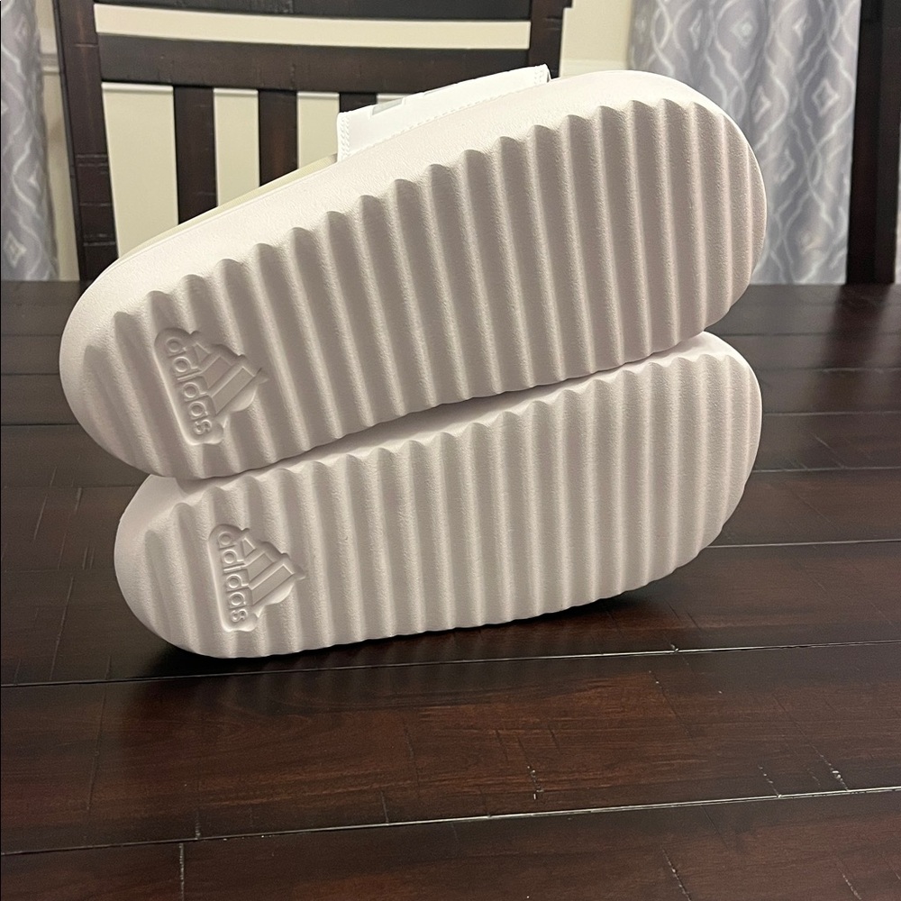 Adidas Adilette Platform Slides Sandals Shoes IE9703 white silver Women’s Sizes - Picture 11 of 12